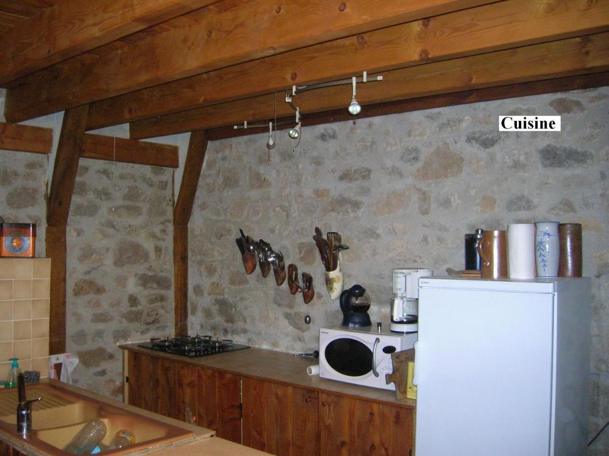 Gite De 15 Places En Chambre De 2, 4, 5 Personnes Saint-Exupéry-les-Roches Kültér fotó